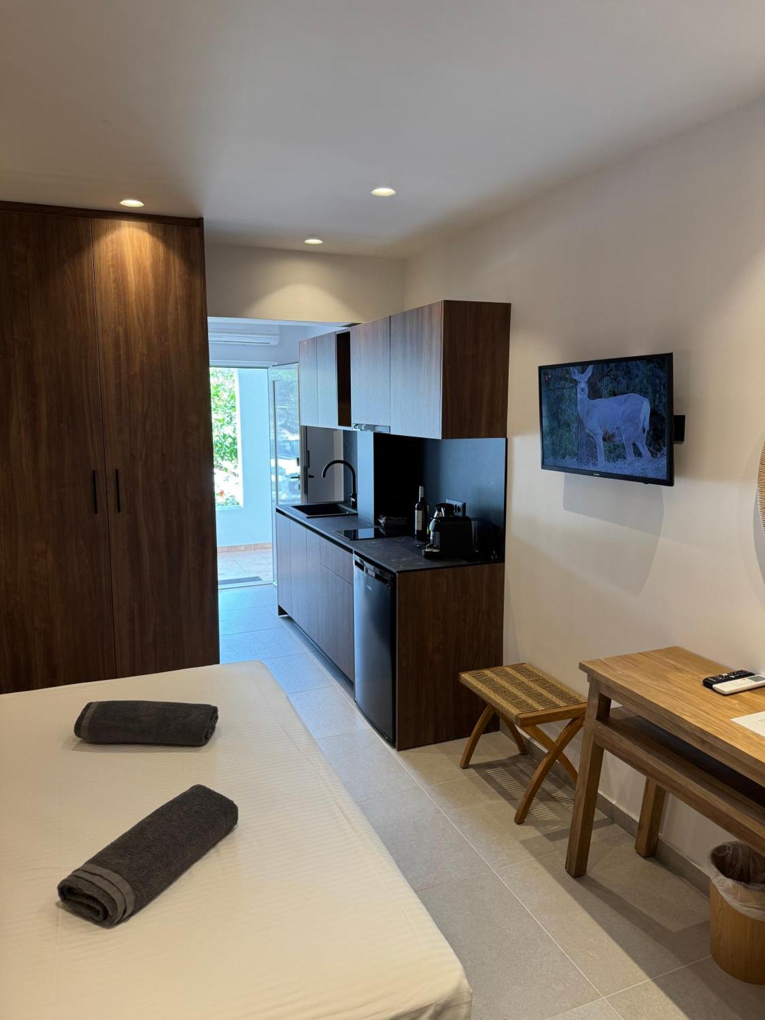 Johannes Boutique & Appartement Afantou